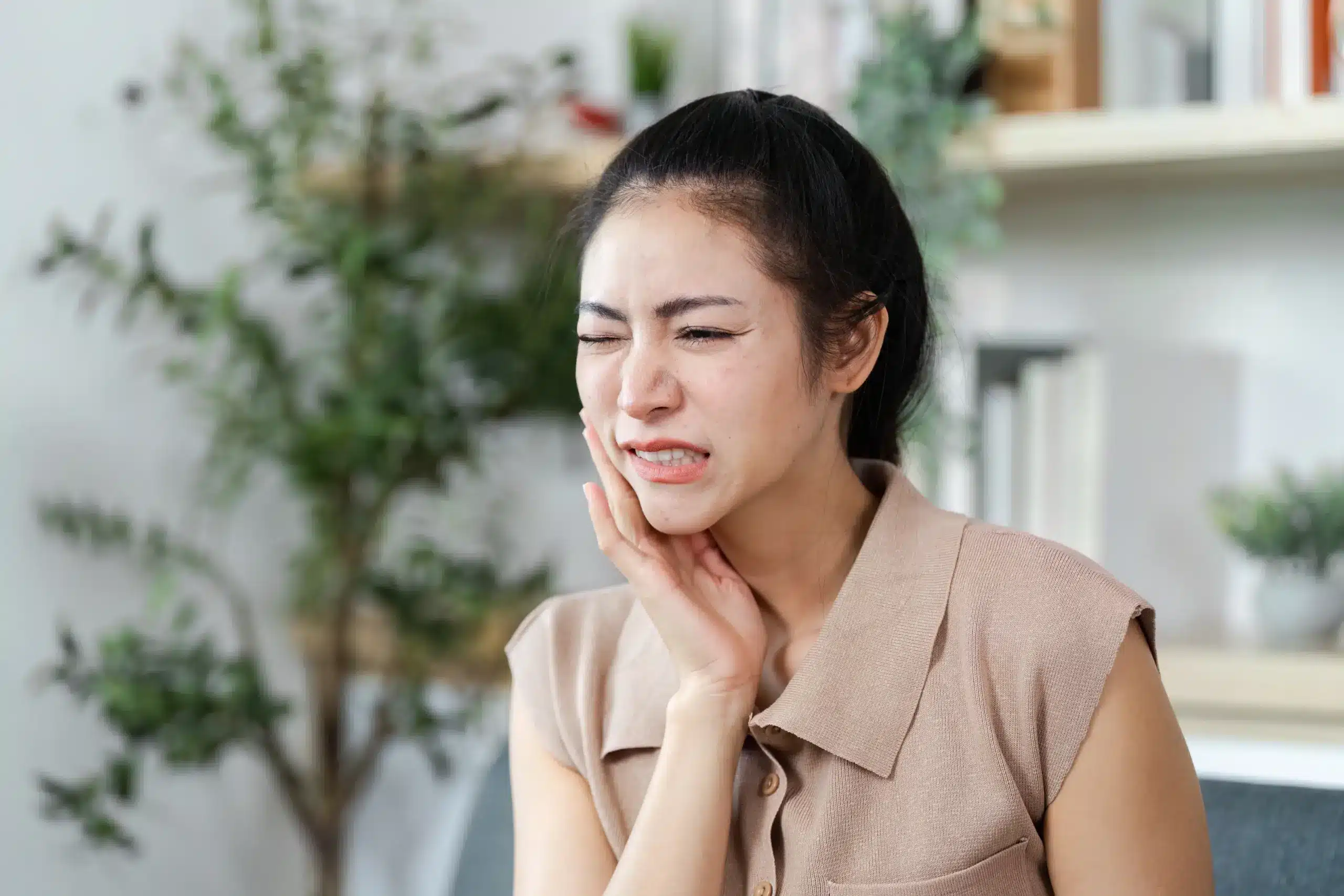 Emergency Dentistry in Laguna Hills, CA. Dr. Marian Bradford, DDS. Premier Dental of South Orange County
